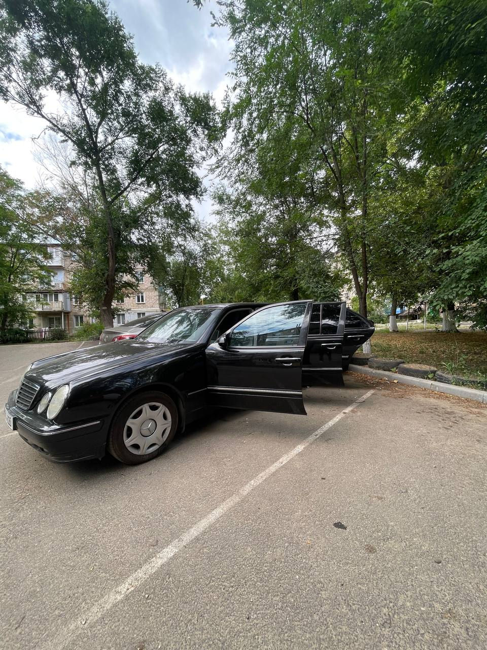 Mercedes E-Class фото 3