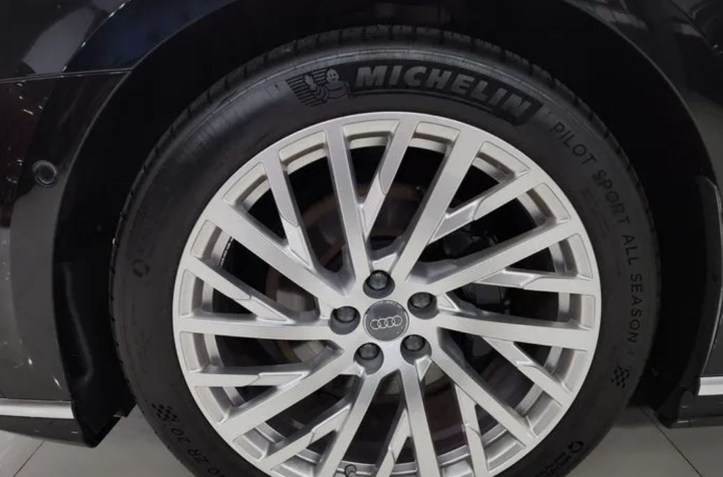 Audi A8 foto 2