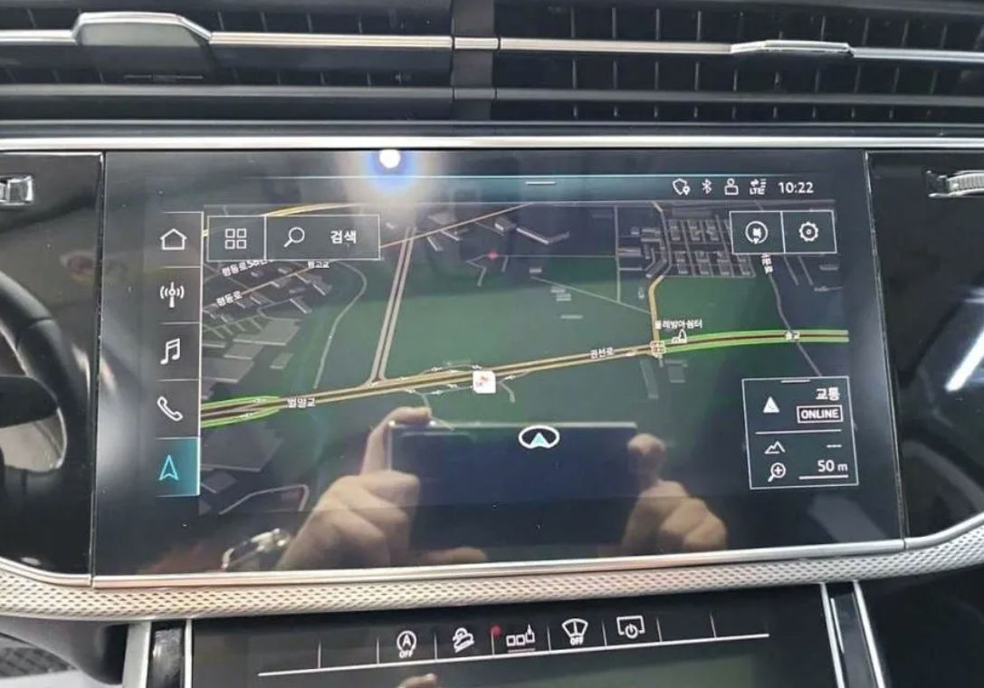 Audi Q7 фото 8