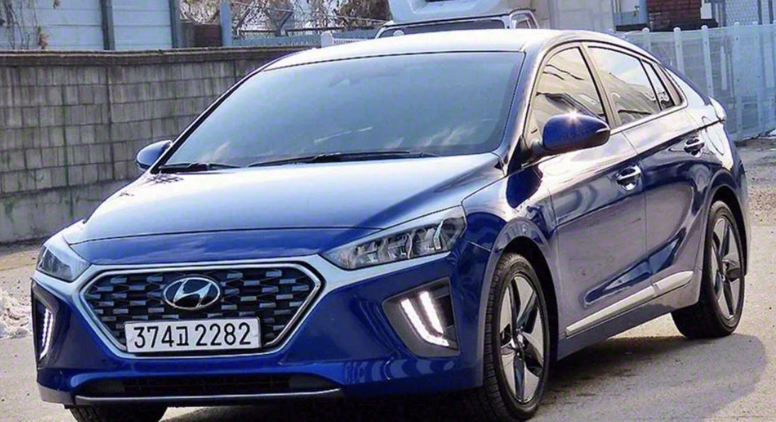 Hyundai IONIQ фото 0