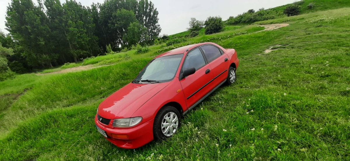 Mazda 323 foto 3