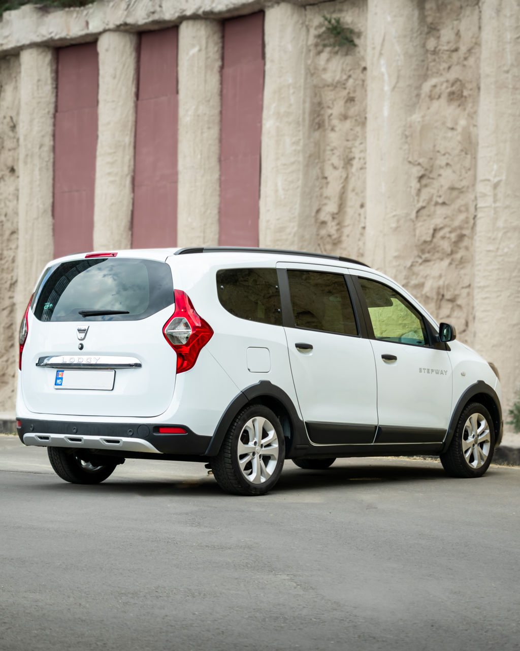 Chirie auto Chisinau/ Прокат авто / Dacia Lodgy 7 locuri foto 3