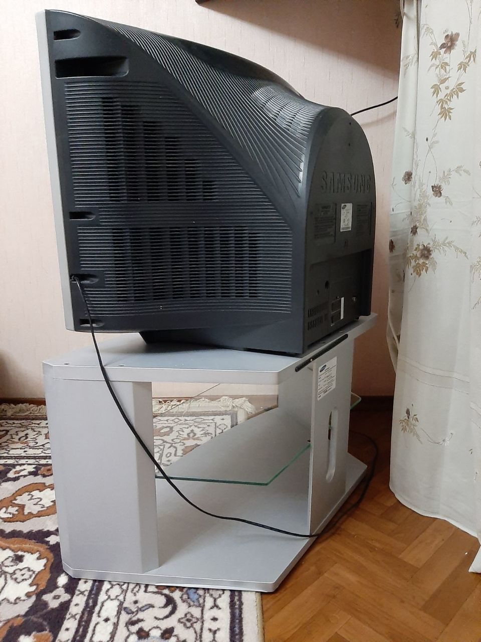 Телевизор samsung cs-29z30zqq- 74см. с тумбой- 1000 лей