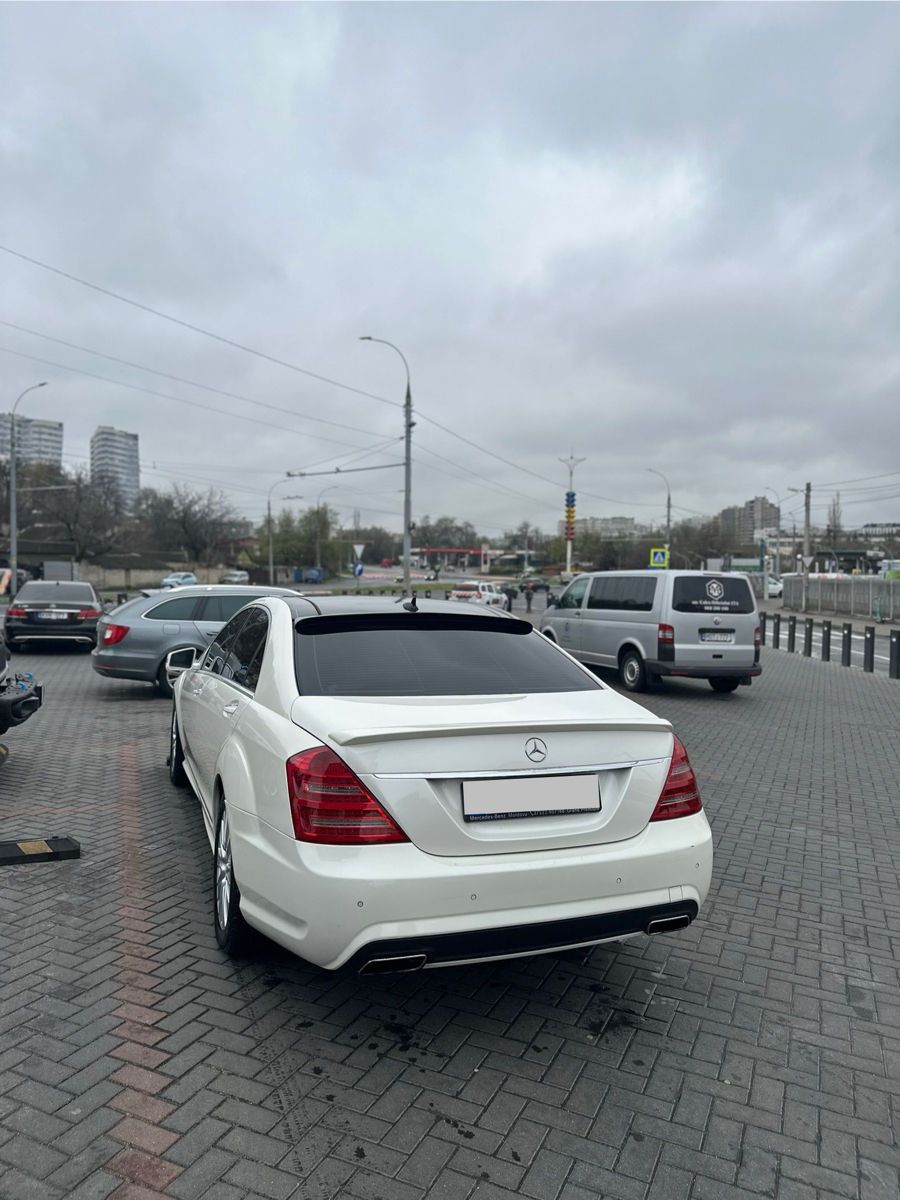Mercedes S-Class foto 0