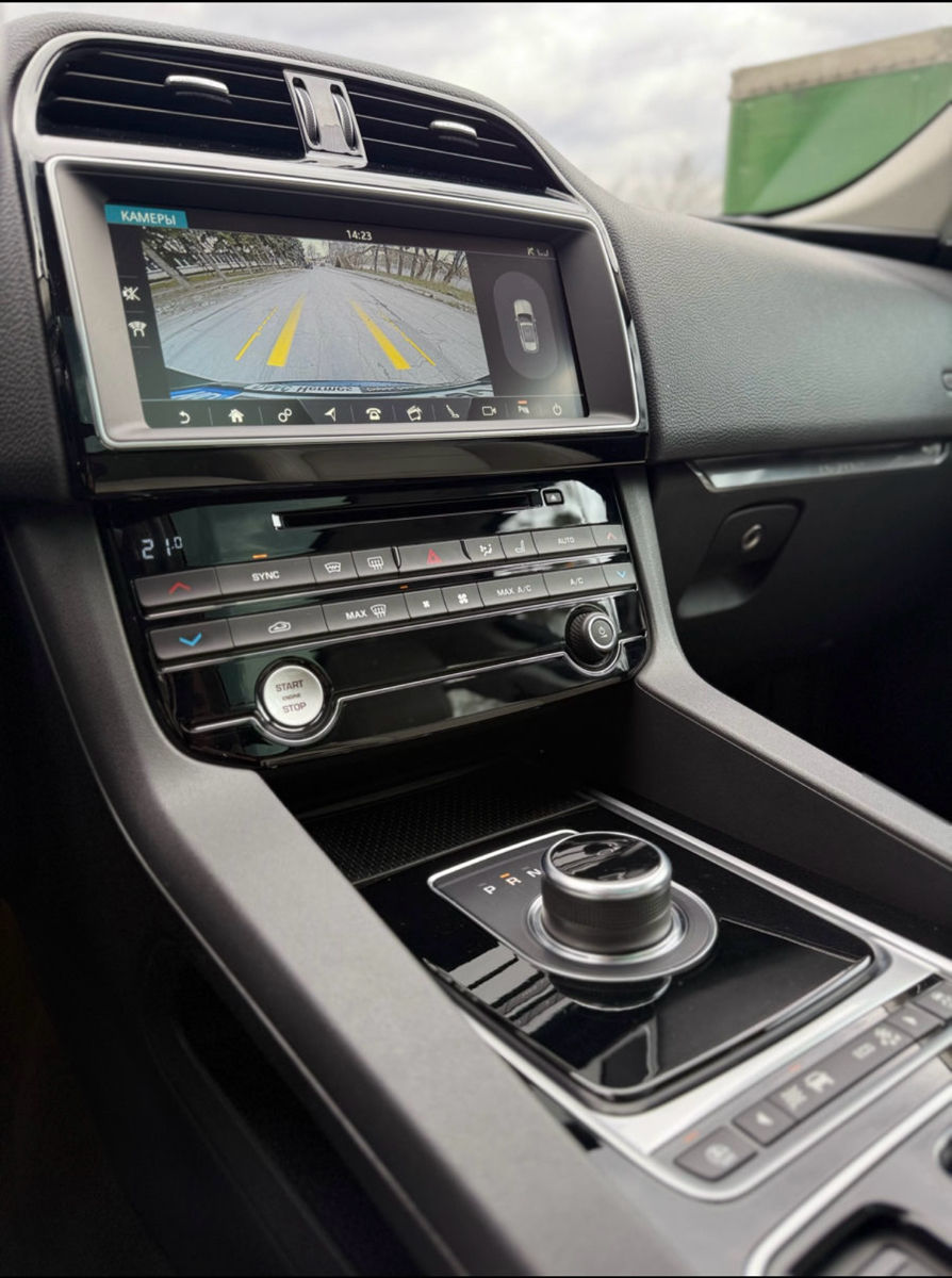 Jaguar F-PACE foto 13