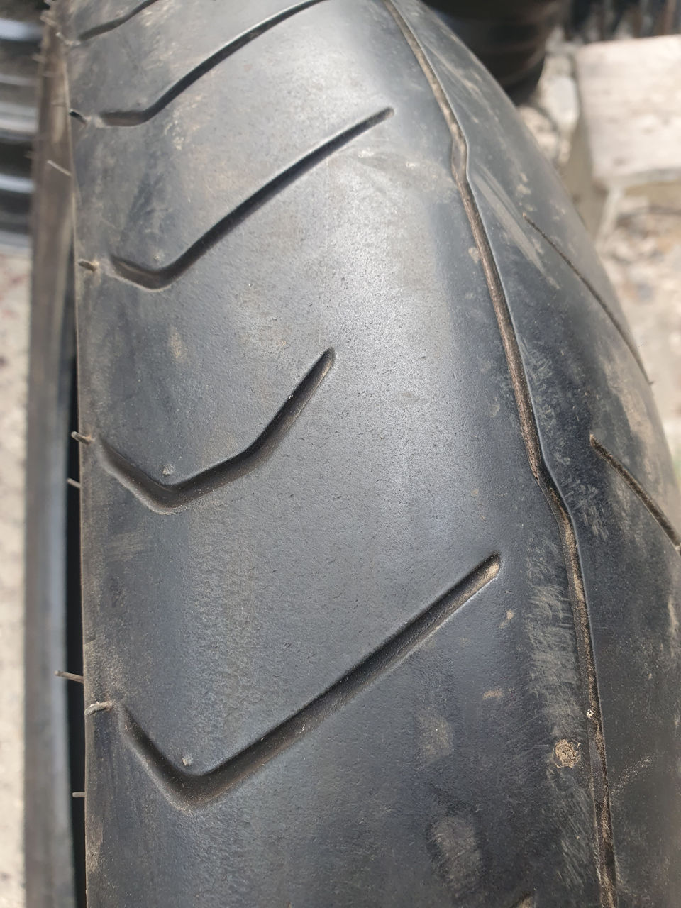 130/70/ R18- BRIDGESTONE. МОТО-ШИНЫ. foto 1