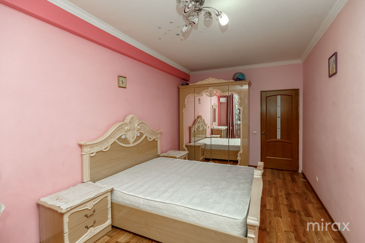 Apartament cu 3 camere, 106 m², Buiucani, Chișinău foto 1