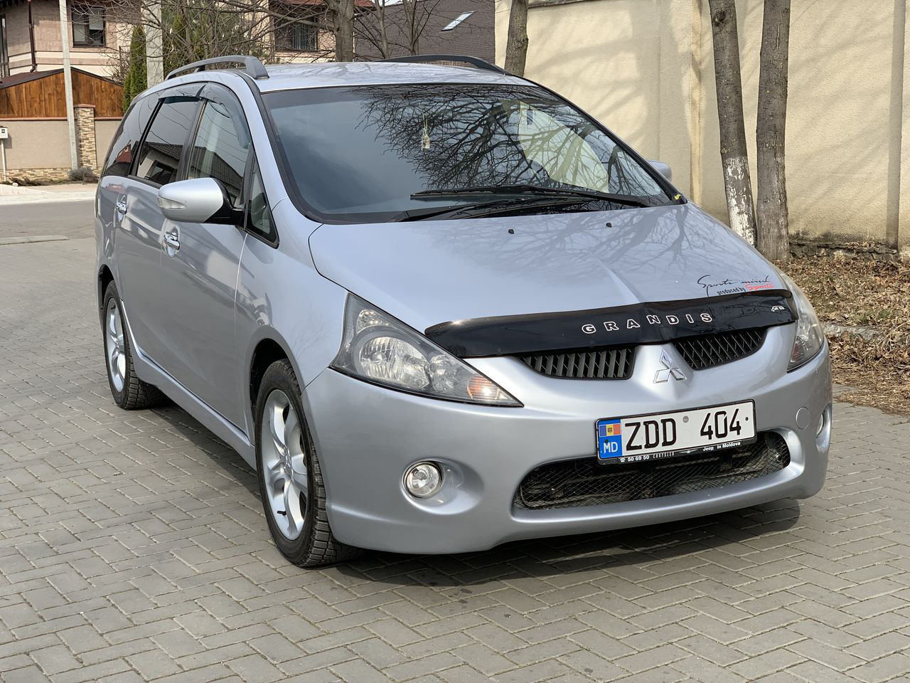 Mitsubishi Grandis foto 1