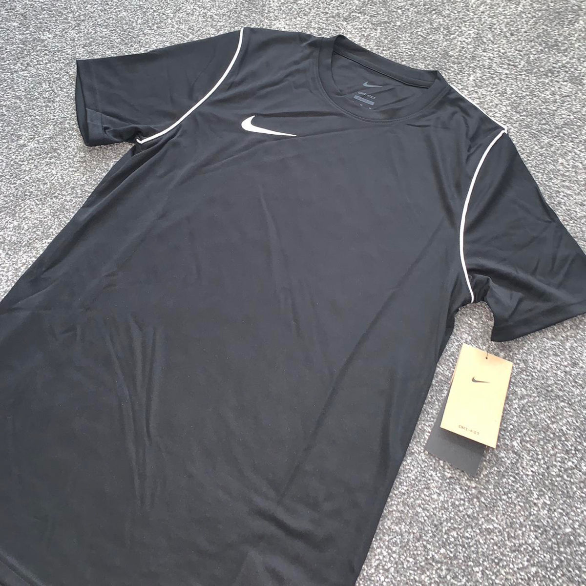 Tricou Nike  foto 2