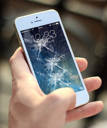 Schimbarea profesionala a sticlei iPhone 15, 15 Pro, 15 Pro Max, 14 Pro Max,14 Pro, 14 foto 2