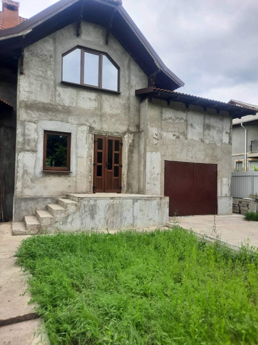 Casa in zona rezidentiala de Lux a orasului Floresti! foto 1