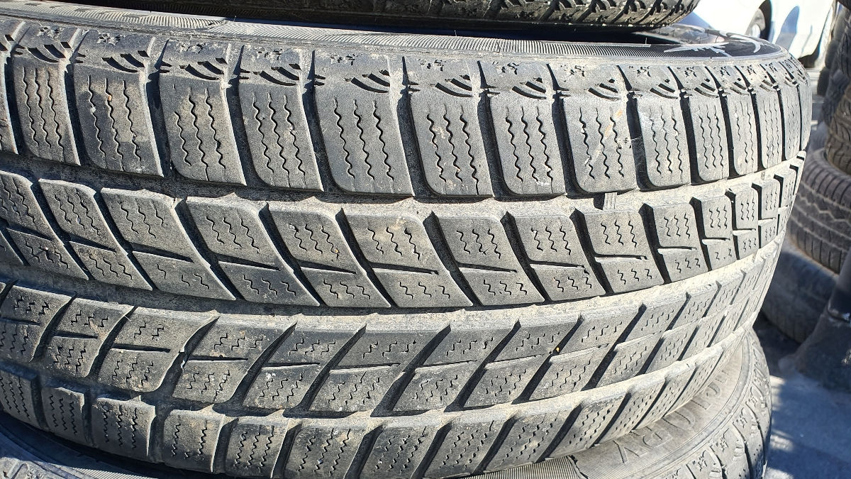 235/55 R20 foto 1