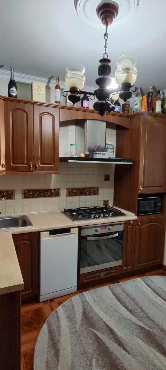 Vînd bucătărie la mîna a doua bine păstrată. Mobilierul tot cu tehnică (hotă,aragaz și cuptor). foto 8