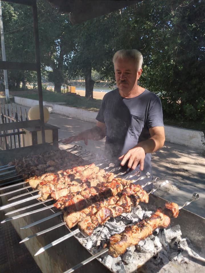 Hai la Vadul lui Vodă! Avem bazin, terasă, hotel și frigărui gustoși foto 2