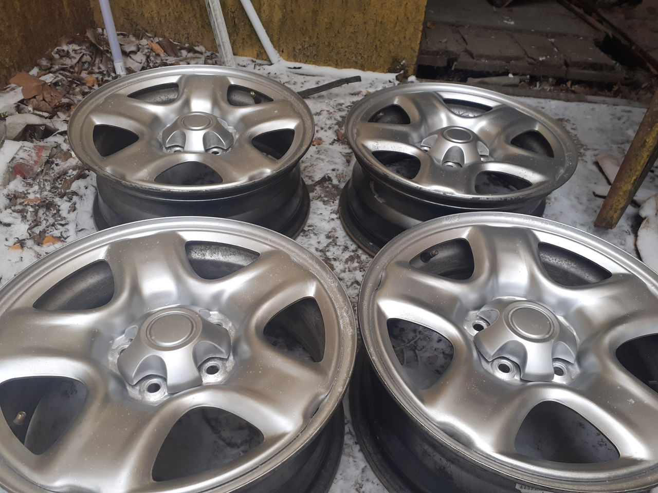 Диски Toyota Auris.Prius+.Avensis.Rav-4-R15-R16(5x114.3)
