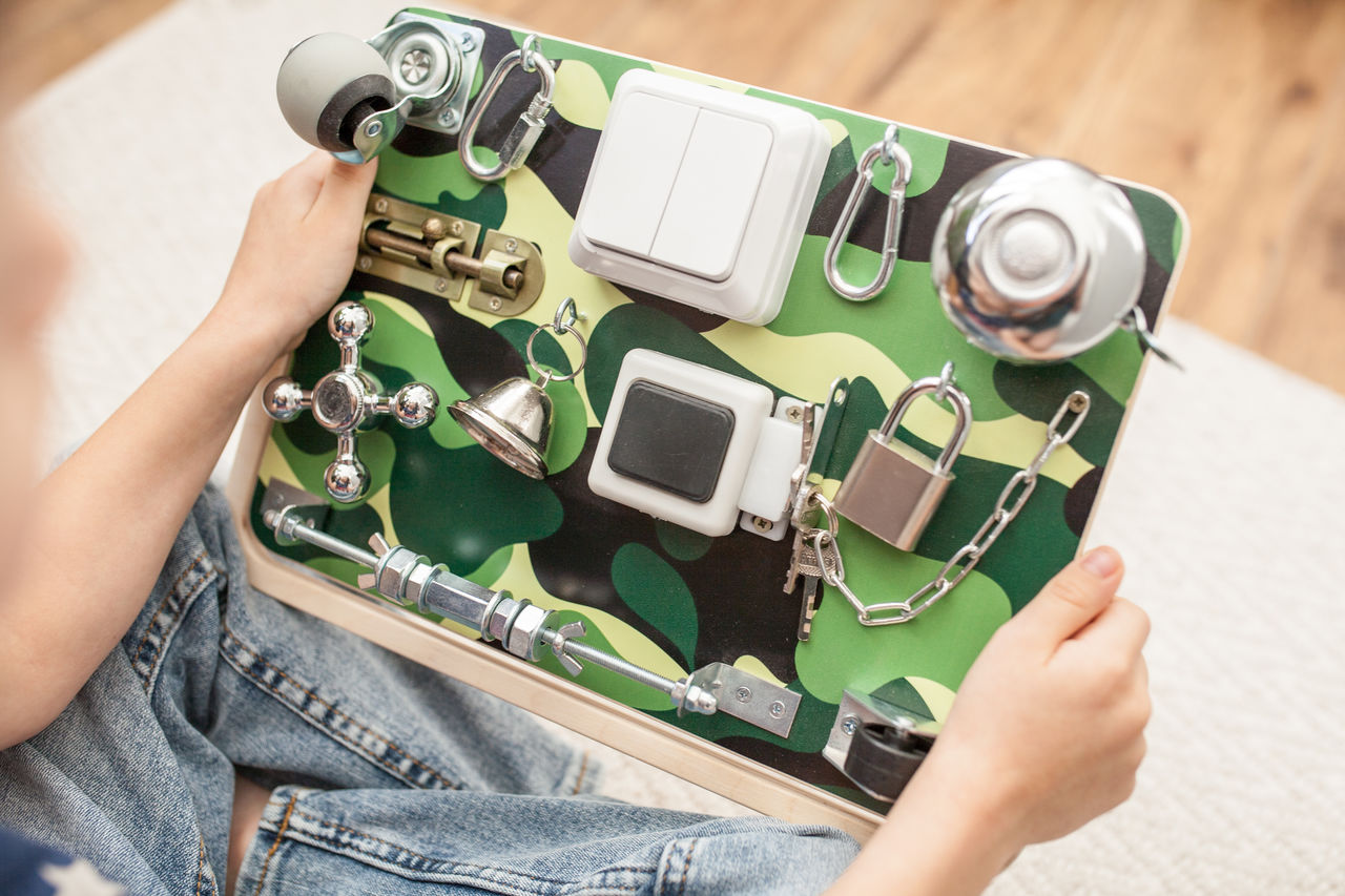 Развивающая доска Busy board, Доска Монтессори, Бизиборд, Tabla activitati dezvoltare motorica foto 6