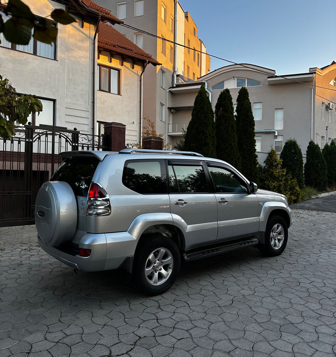 Toyota Land Cruiser Prado foto 3