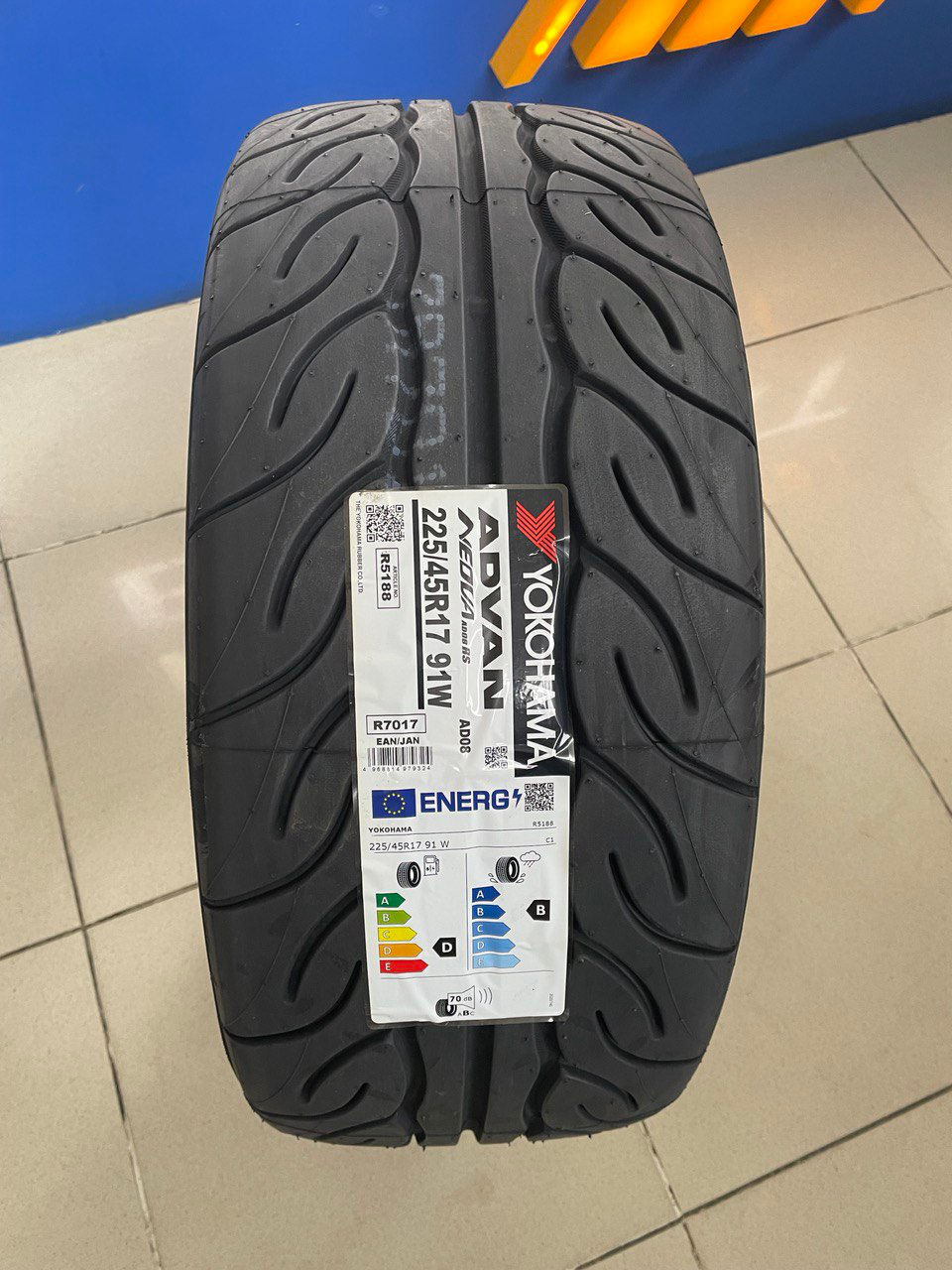 Полуслики 225/45 R17 Yokohama Advan AD08RS