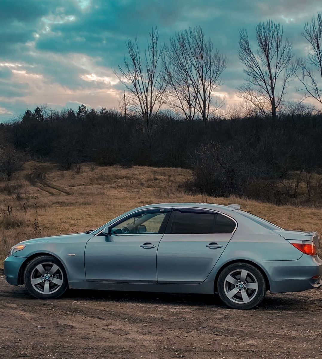 BMW 5 Series foto 2