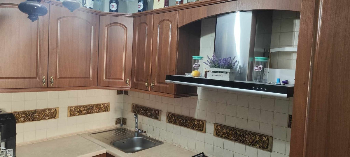 Vînd bucătărie la mîna a doua bine păstrată. Mobilierul tot cu tehnică (hotă,aragaz și cuptor). foto 6