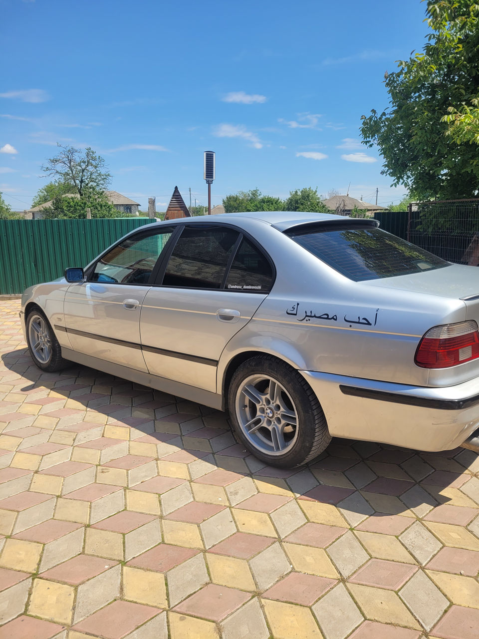 BMW 5 Series foto 2