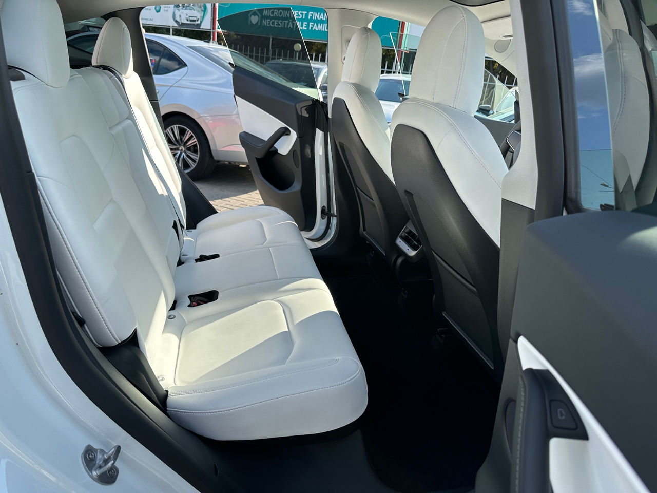 Tesla Model Y foto 11