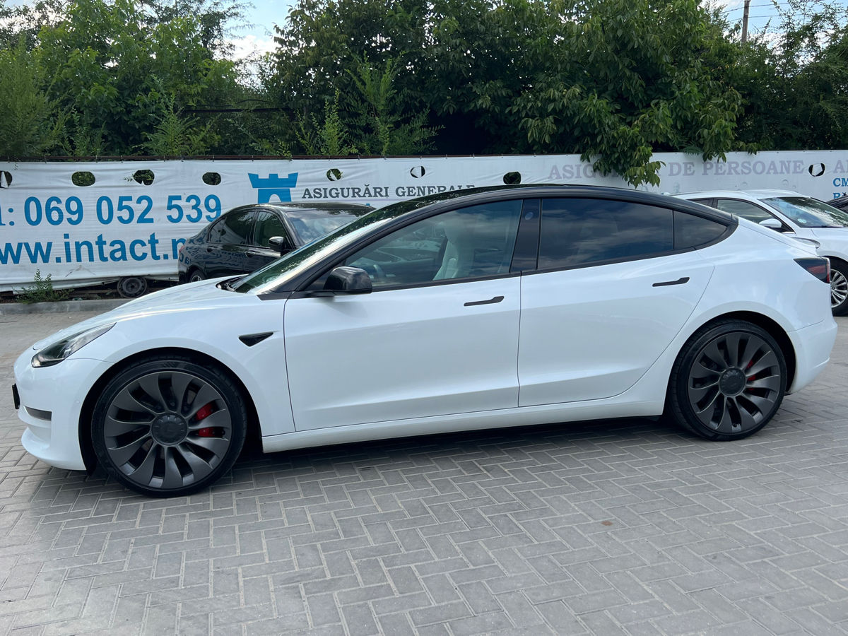 Tesla Model 3 foto 2