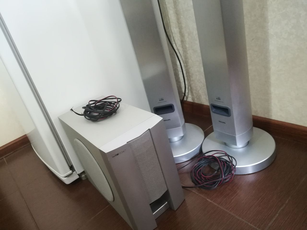 Philips мощные столбы с встроенными сабвуферами + Clatronic subwoofer pass.
