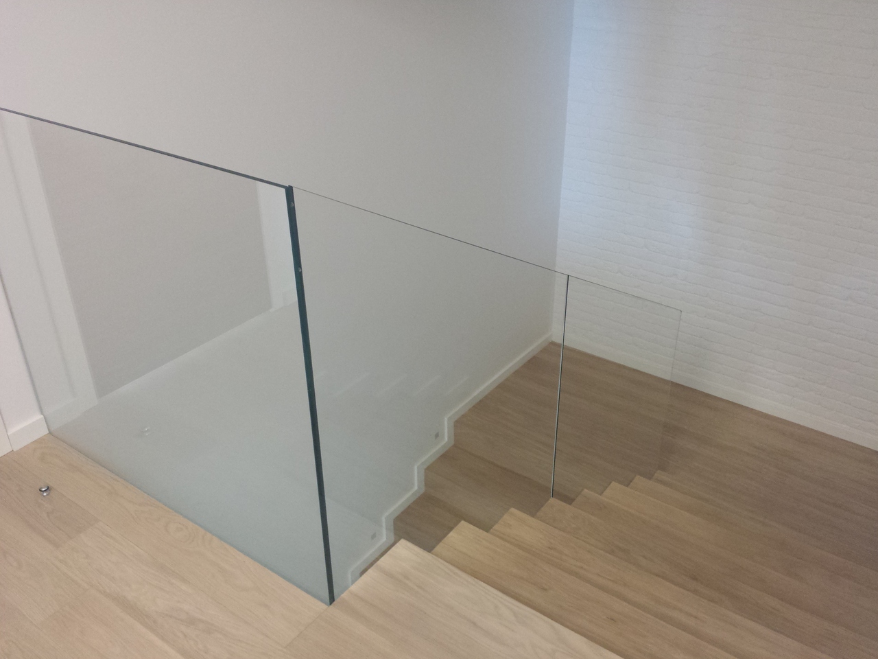 Grilaje (Balustrade din sticla). Scari din sticla.Ограждения балконов и лестниц. Лестницы из стекла. фото 0