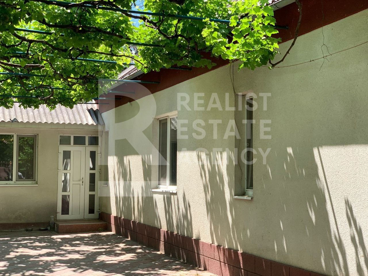 Vânzare - casă cu 1 nivel, 84 mp + 5 ari, str. Libertății, Bălți foto 1