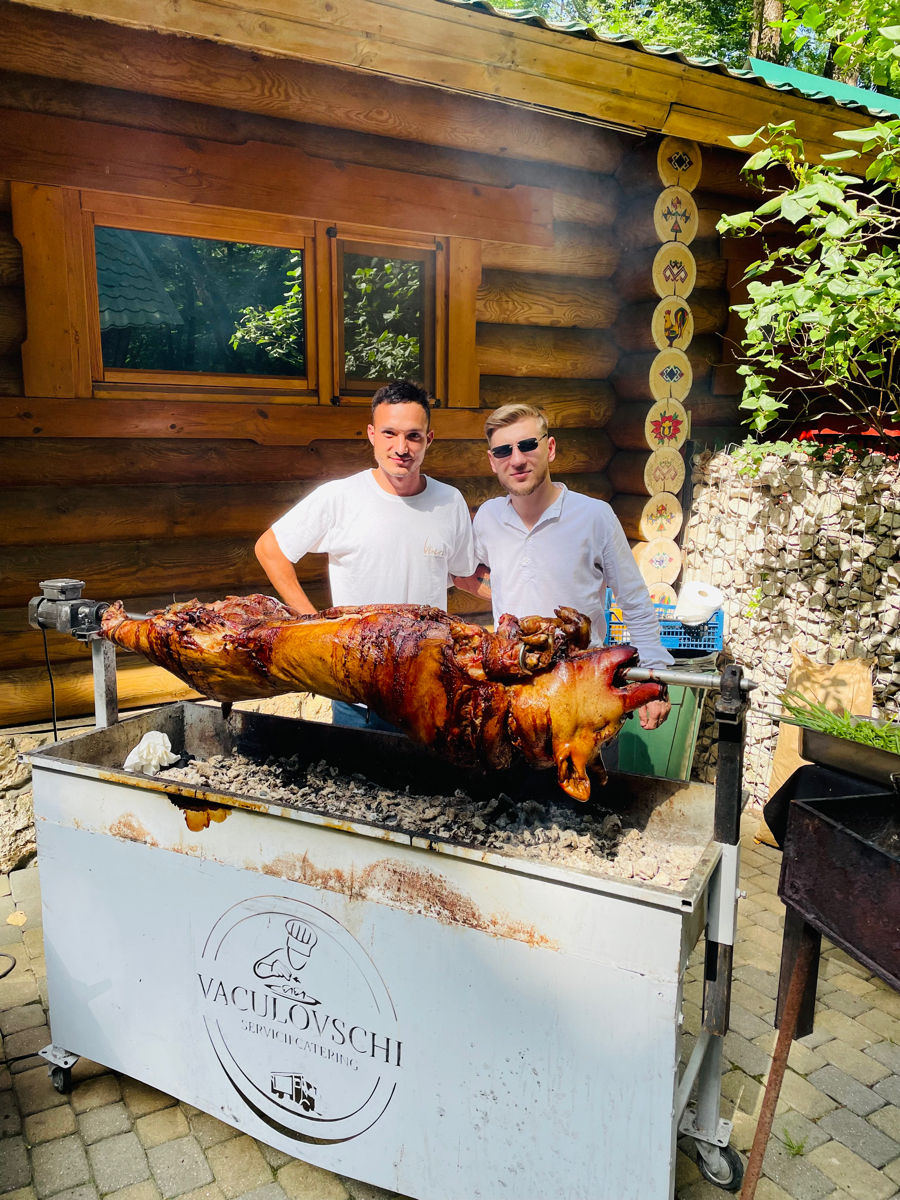 Servicii catering purceluș coorporativ foto 5
