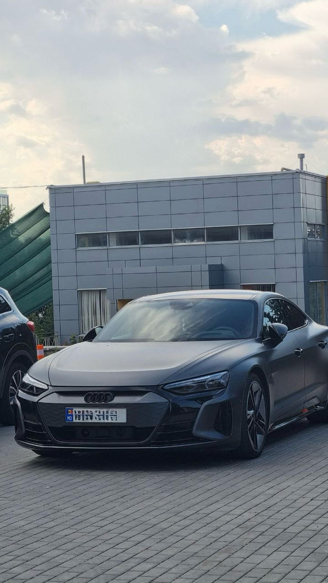 Audi E-tron GT фото 4