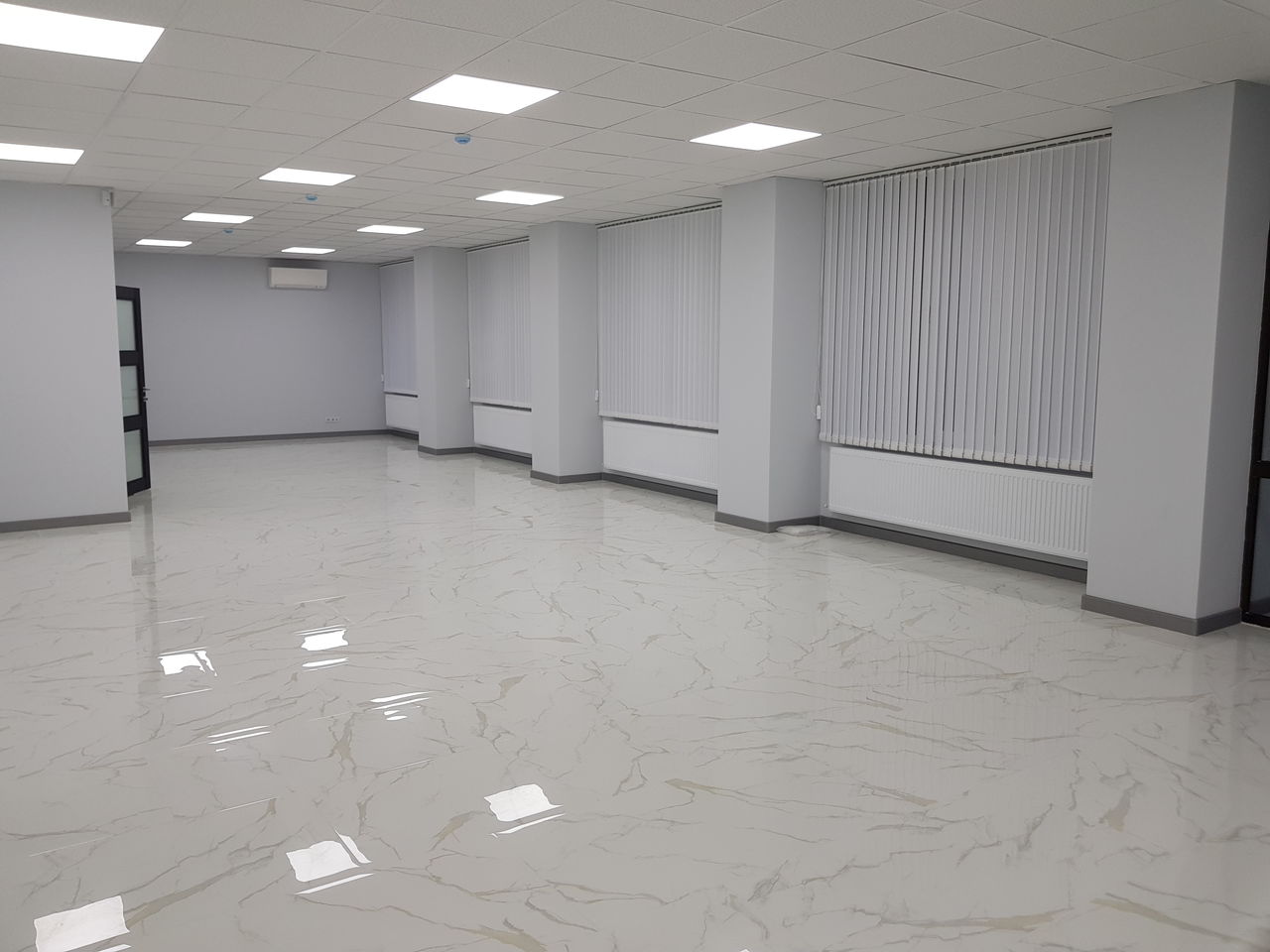 Chirie Spațiu comercial cu amplasare comodă pe Prima Linie la str. Mircea cel Bătrân. фото 7