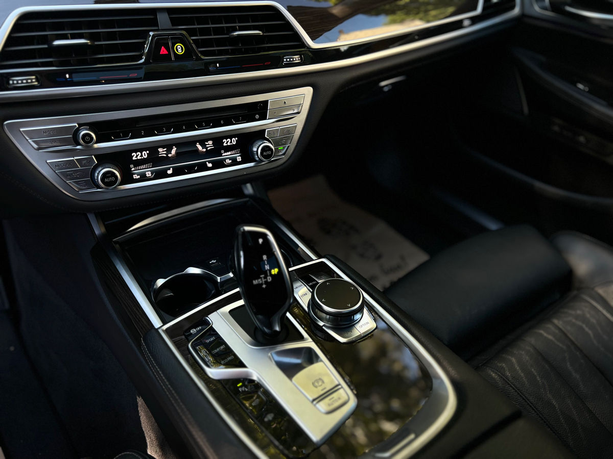 BMW 7 Series foto 3