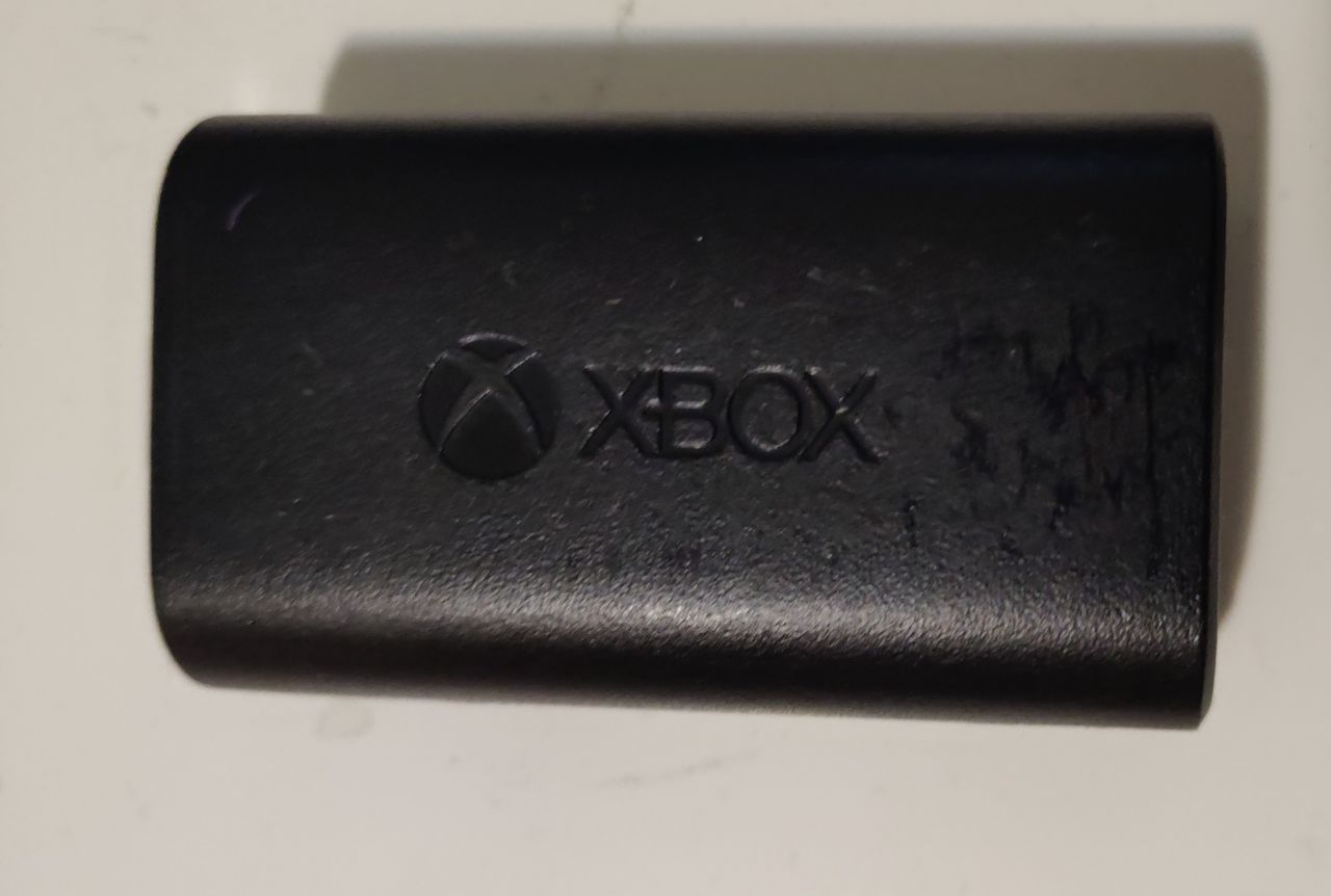 Se vinde acumulator pentru xbox one model 1556 folosit