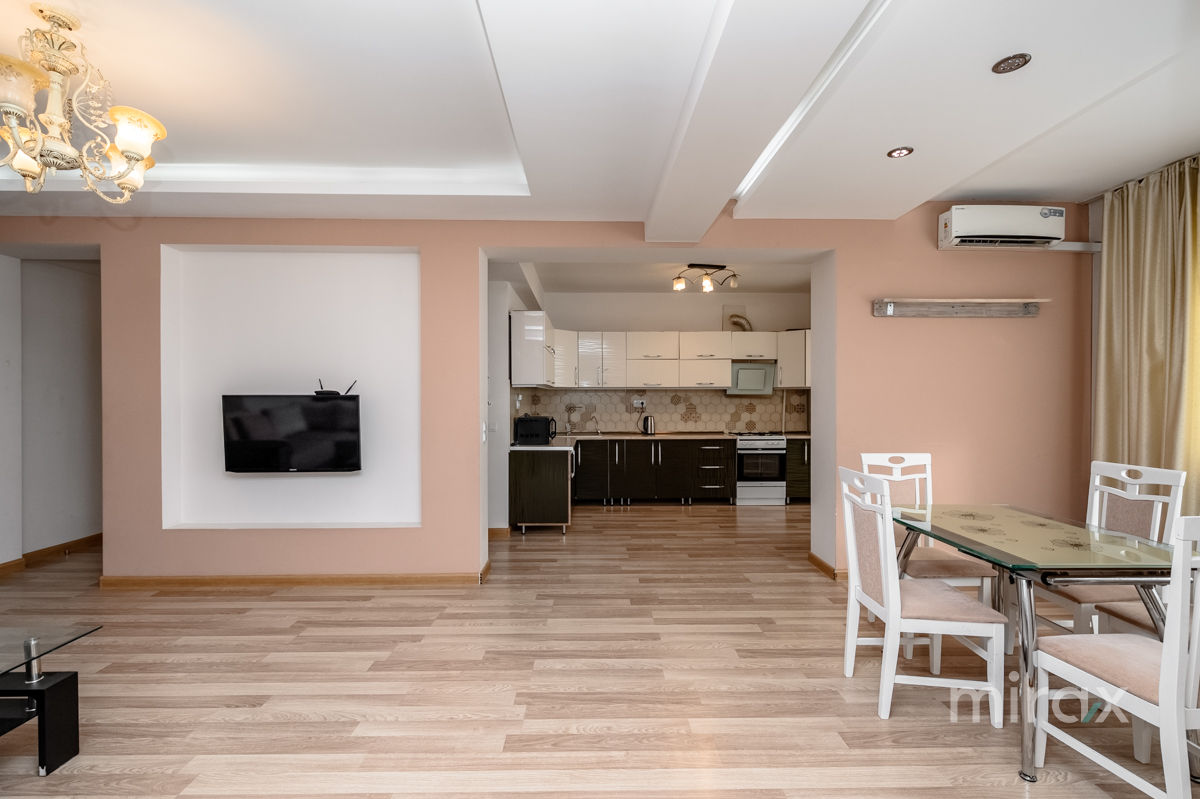 Apartament cu 3 camere, 150 m², Buiucani, Chișinău foto 1