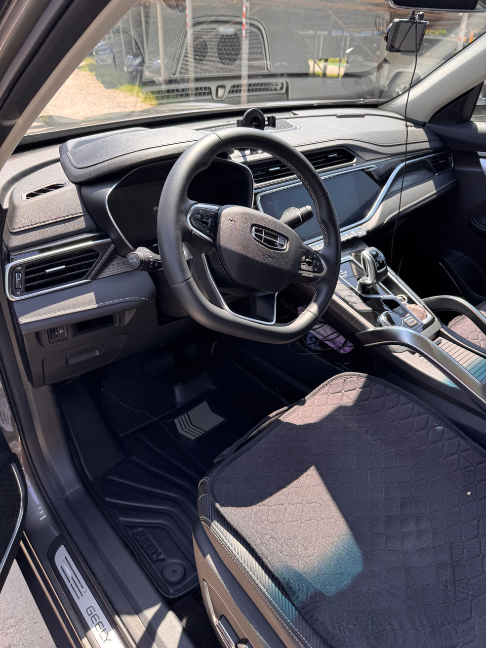 Geely Atlas Pro foto 3