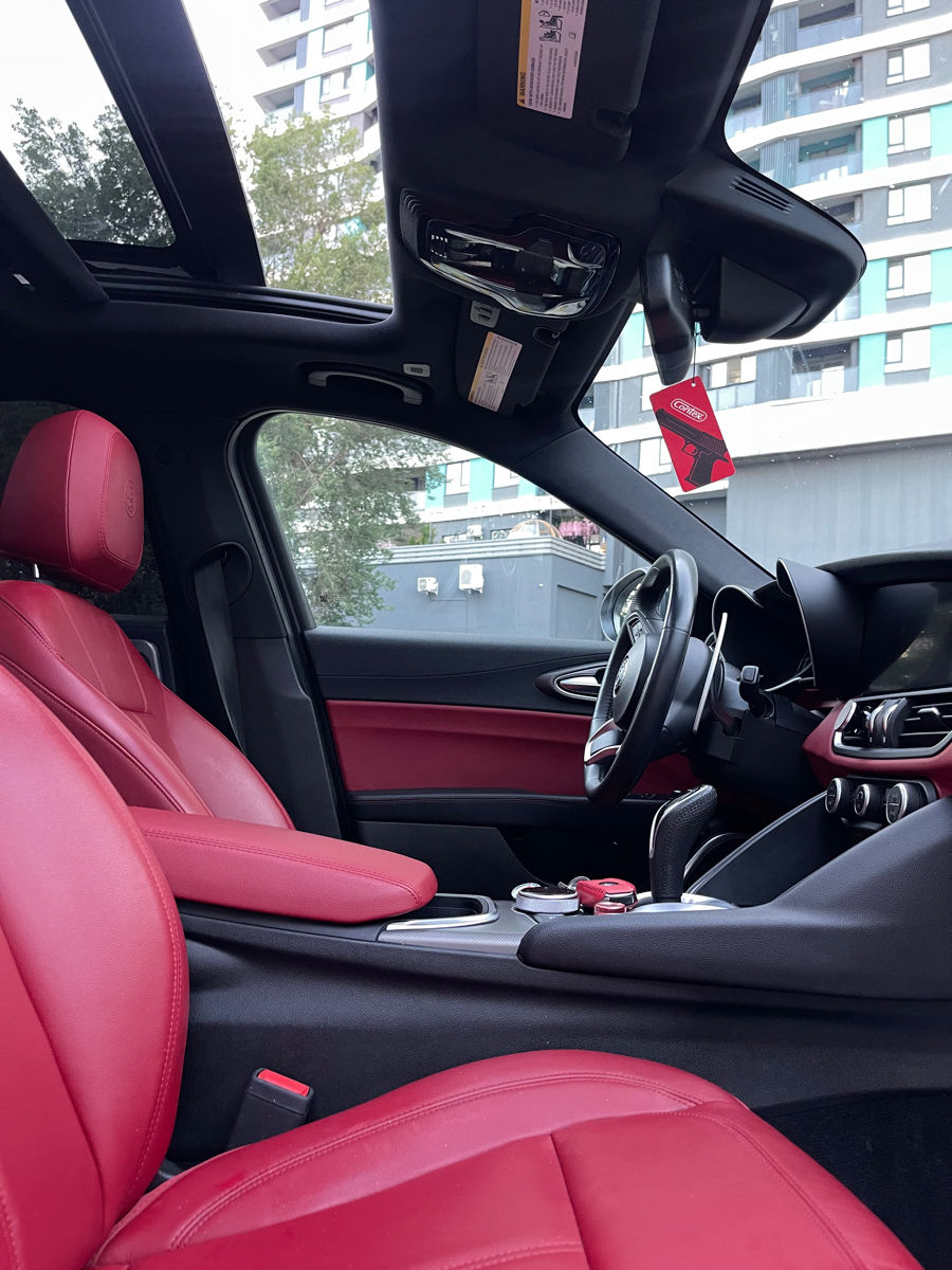 Alfa Romeo Giulia foto 3