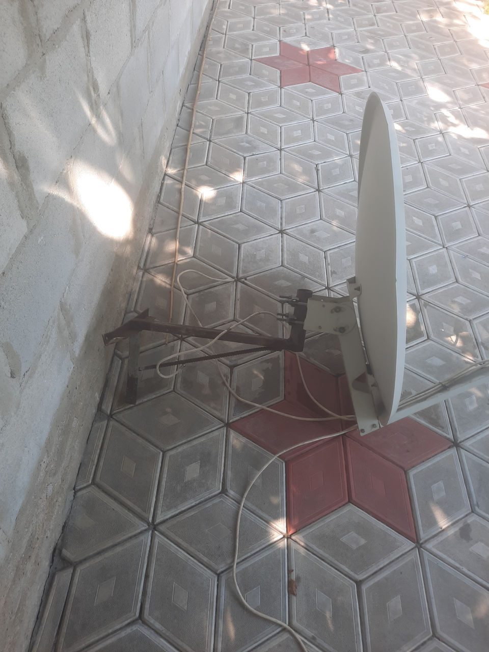 Antenă  are si stativul care seprinde foto 1
