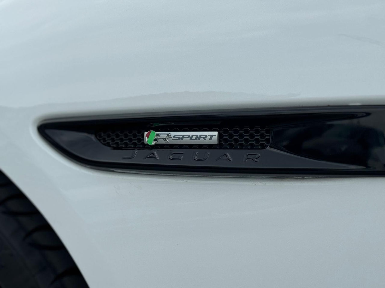 Jaguar XE foto 8