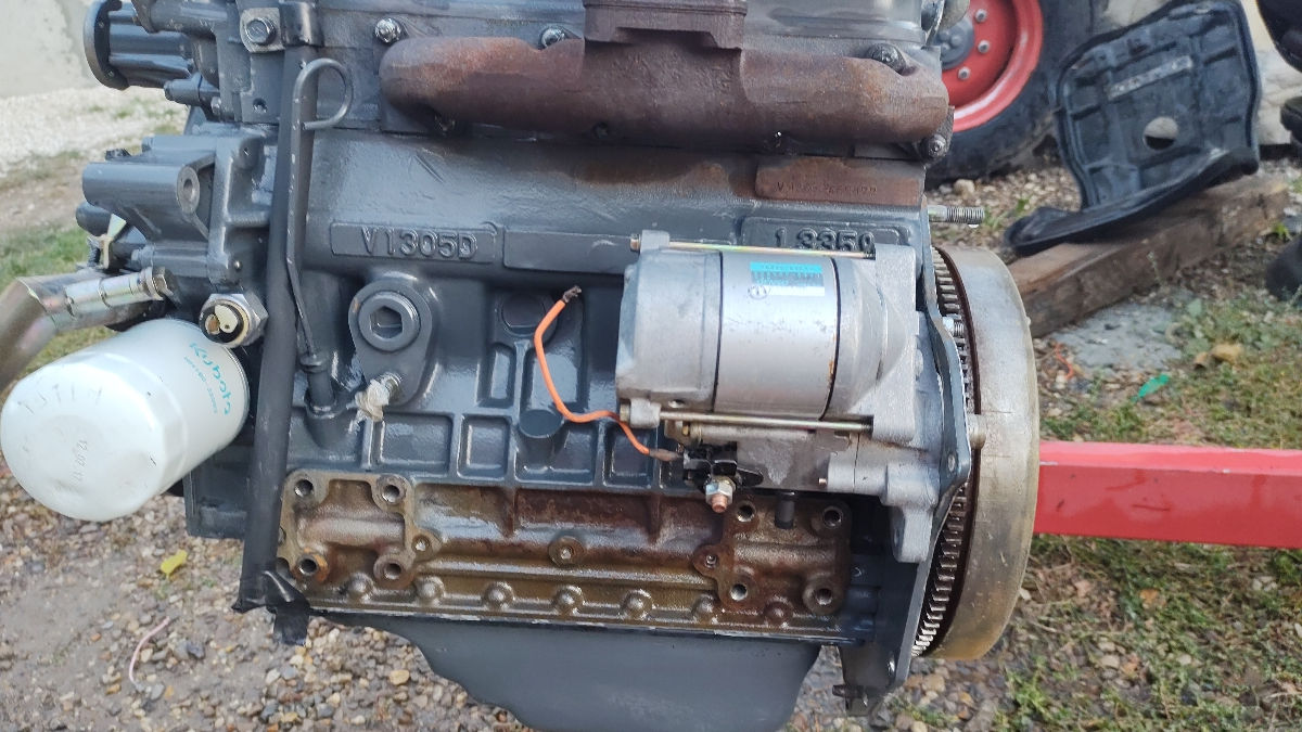 Motor kubota v1304 foto 3