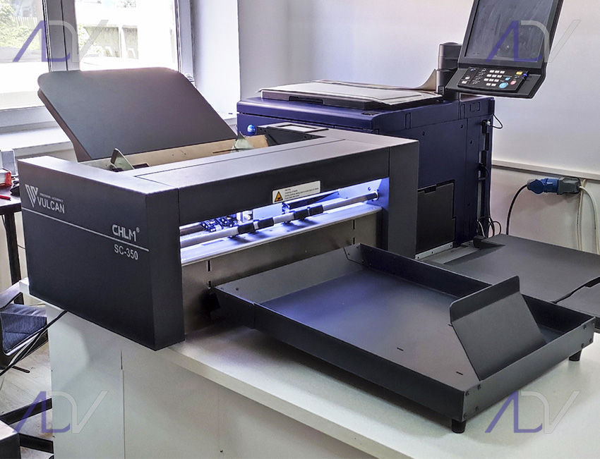 Режущий плоттер с автоподачей листов резка наклеек этикеток Vulcan SC-350 plotter de tăiere cu alime foto 1