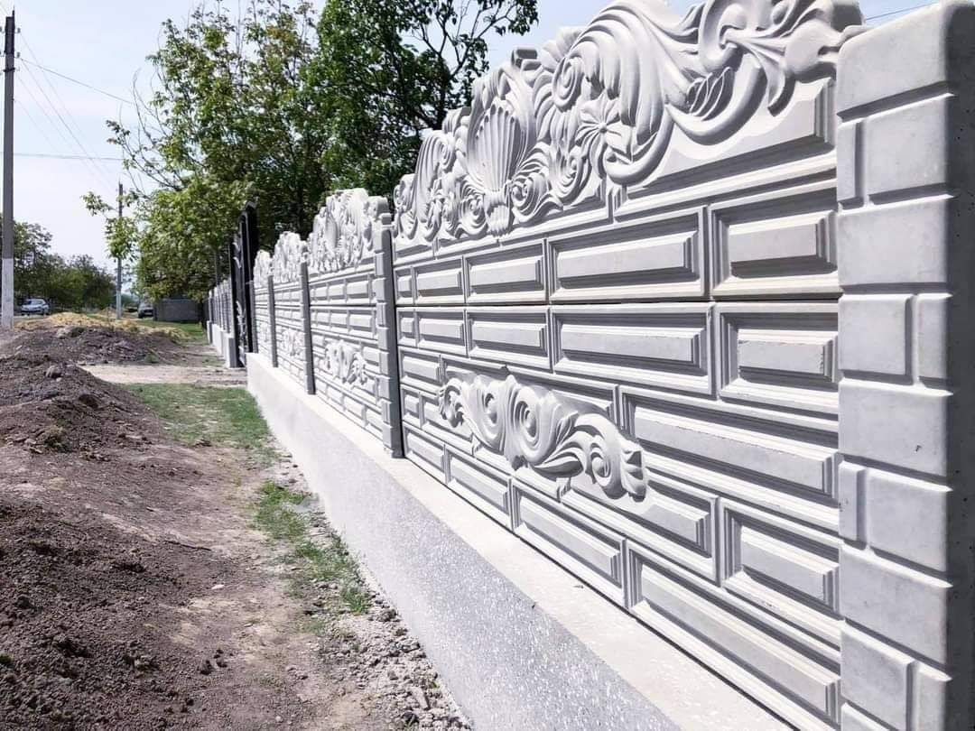 Gard ornamentat din beton neted foto 1