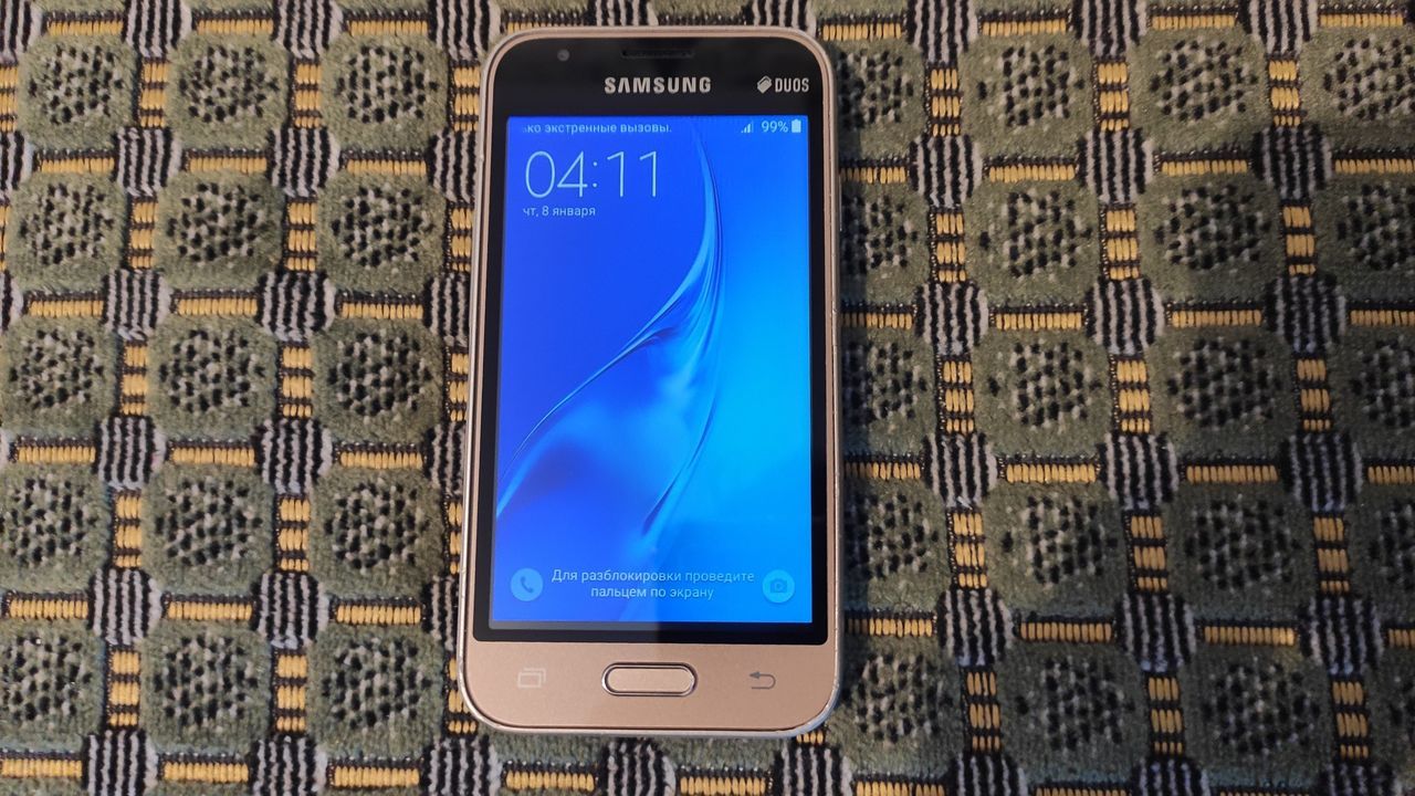 Samsung J1 Mini. 2 сим-Карты.