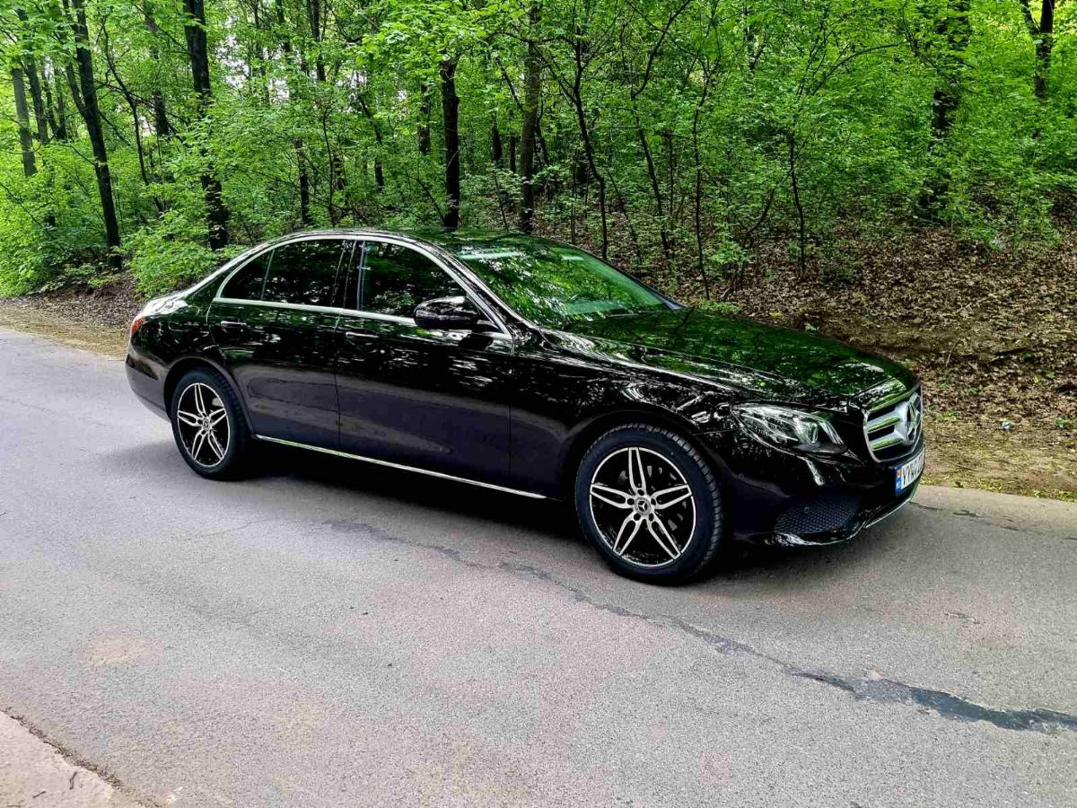 Mercedes E-Class foto 0