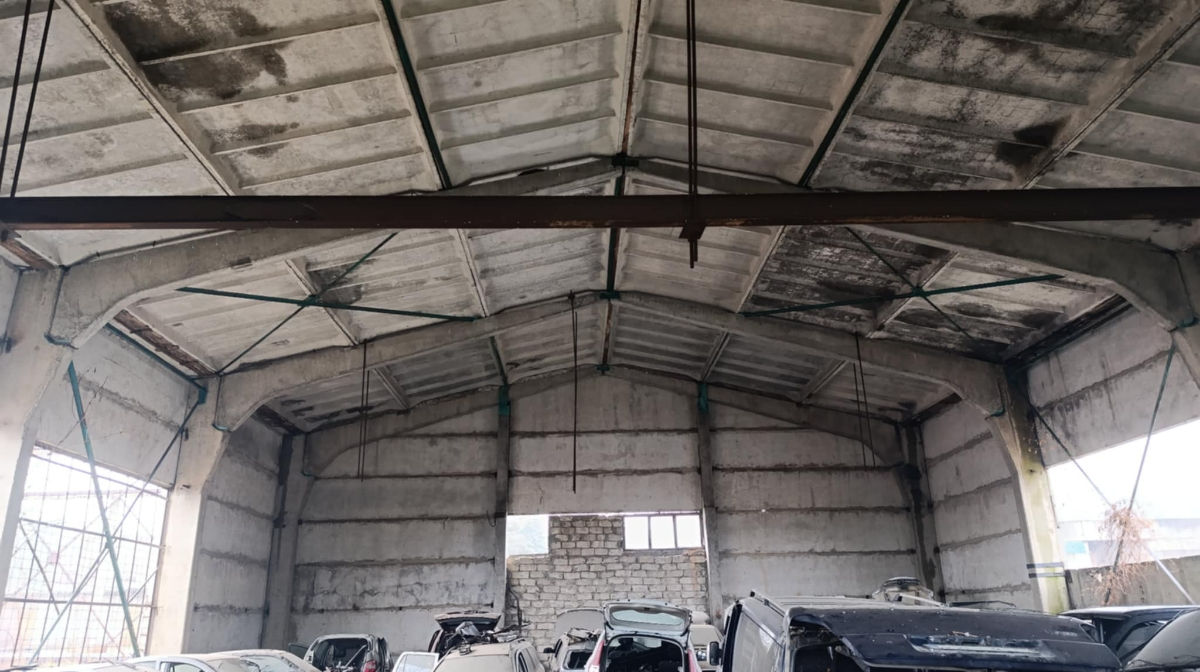 Teren pentru construcții 1,27 ha industrial, cu 2 depozite câte 500 M2 fiecare. foto 0