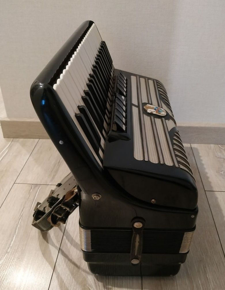 Weltmeister S4 primul model foto 2