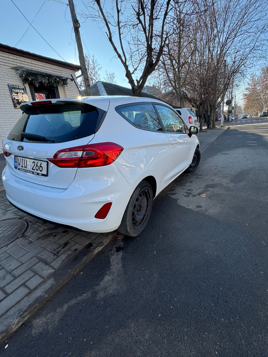 Ford Fiesta foto 2