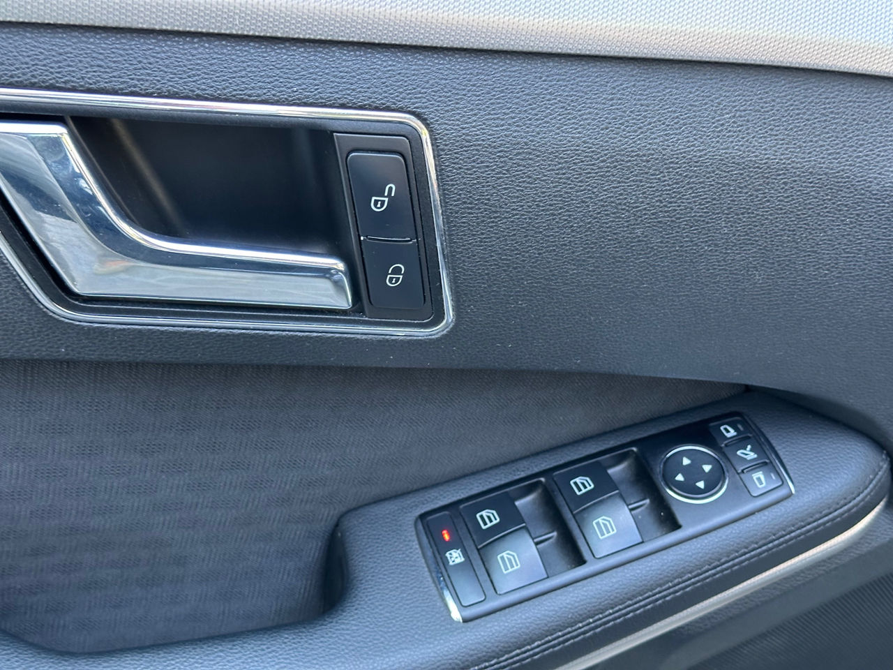 Mercedes E-Class фото 13