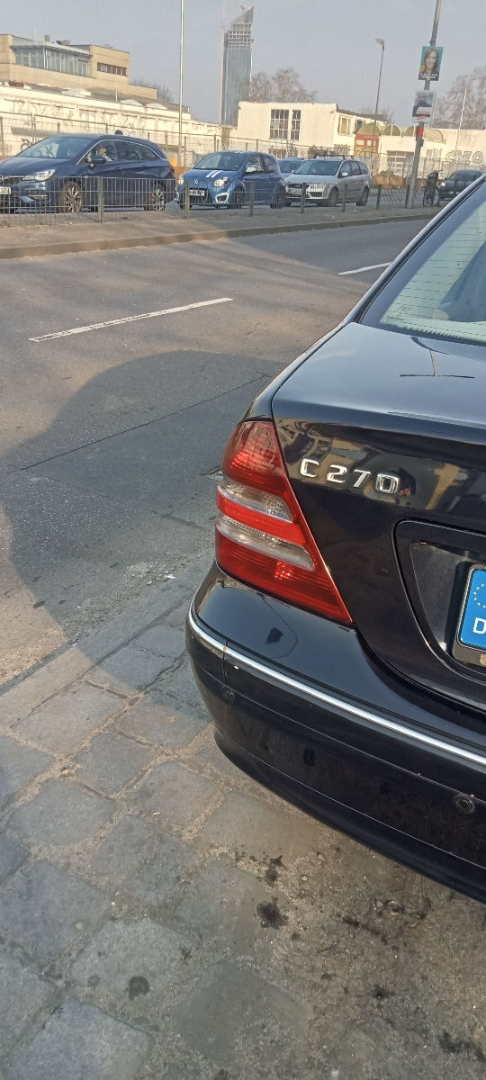 Mercedes C-Class foto 2